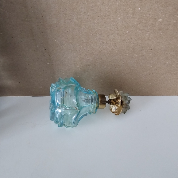 Vintage Blue Pressed Glass Perfume Atomizer Floral Top - Picture 3 of 4